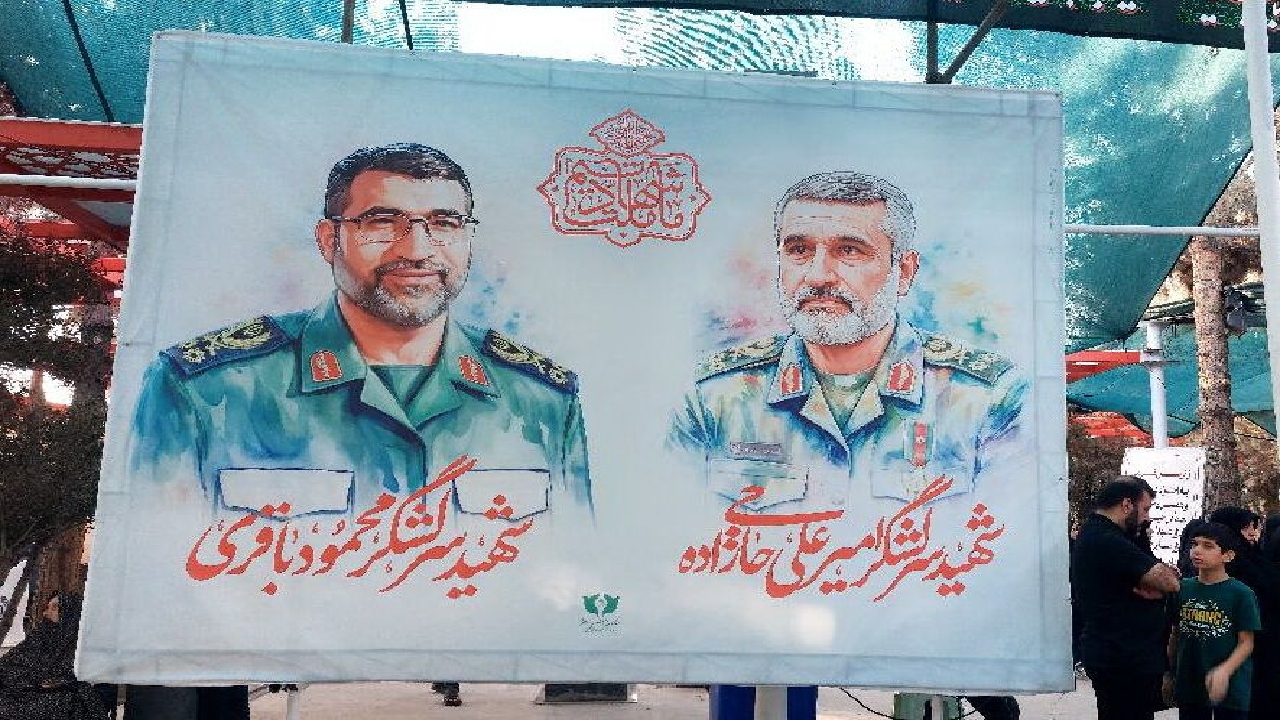 صبح جمعه با «شهدا» در بهشت زهرا (س) صبح جمعه با «شهدا» در بهشت زهرا (س)
