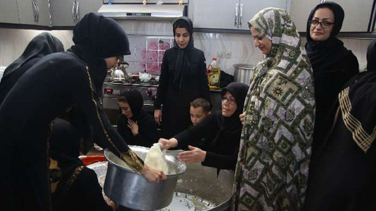 در این آشپزخانه، زنها معجزه میکنند در این آشپزخانه، زنها معجزه میکنند