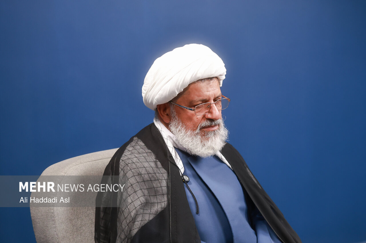 شیرازی: دنیا باید برای عاملان جنایت ناامن شود
