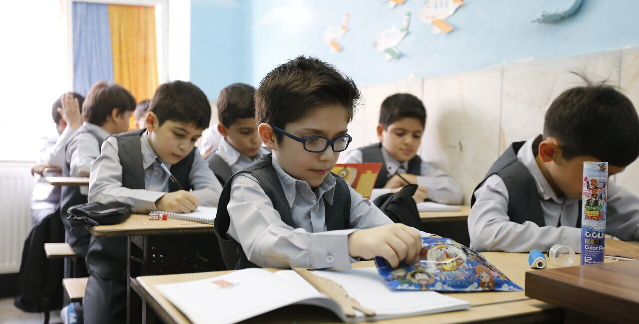 کاظمی: آموزش در سال تحصیلی آینده حضوری است؛ تقویت زیرساخت شبکه «شاد»