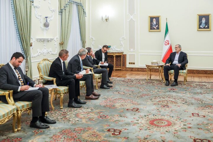 پزشکیان: مقابل هر کنشی علیه امنیت خود واکنشی قاطع نشان خواهیم داد پزشکیان: مقابل هر کنشی علیه امنیت خود واکنشی قاطع نشان خواهیم داد