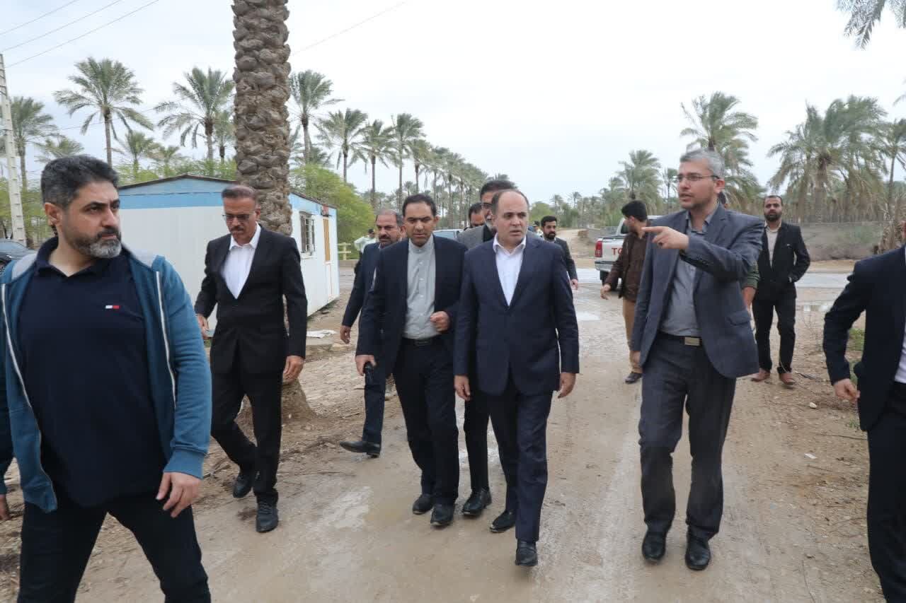 دیدار صمیمی وزیر با کشاورزان دشتستان دیدار صمیمی وزیر با کشاورزان دشتستان