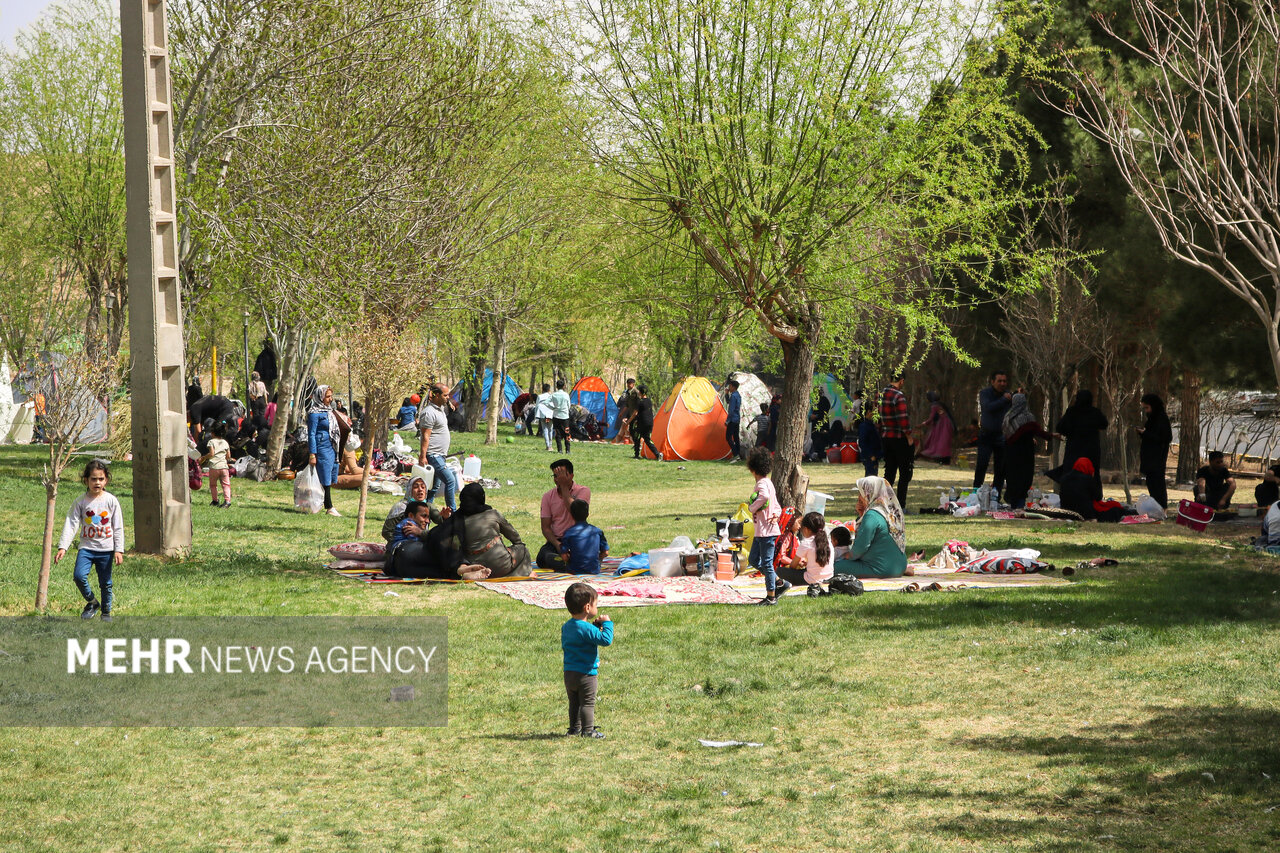 رعایت اخلاق طبیعت‌گردی در روز سیزدهم فروردین