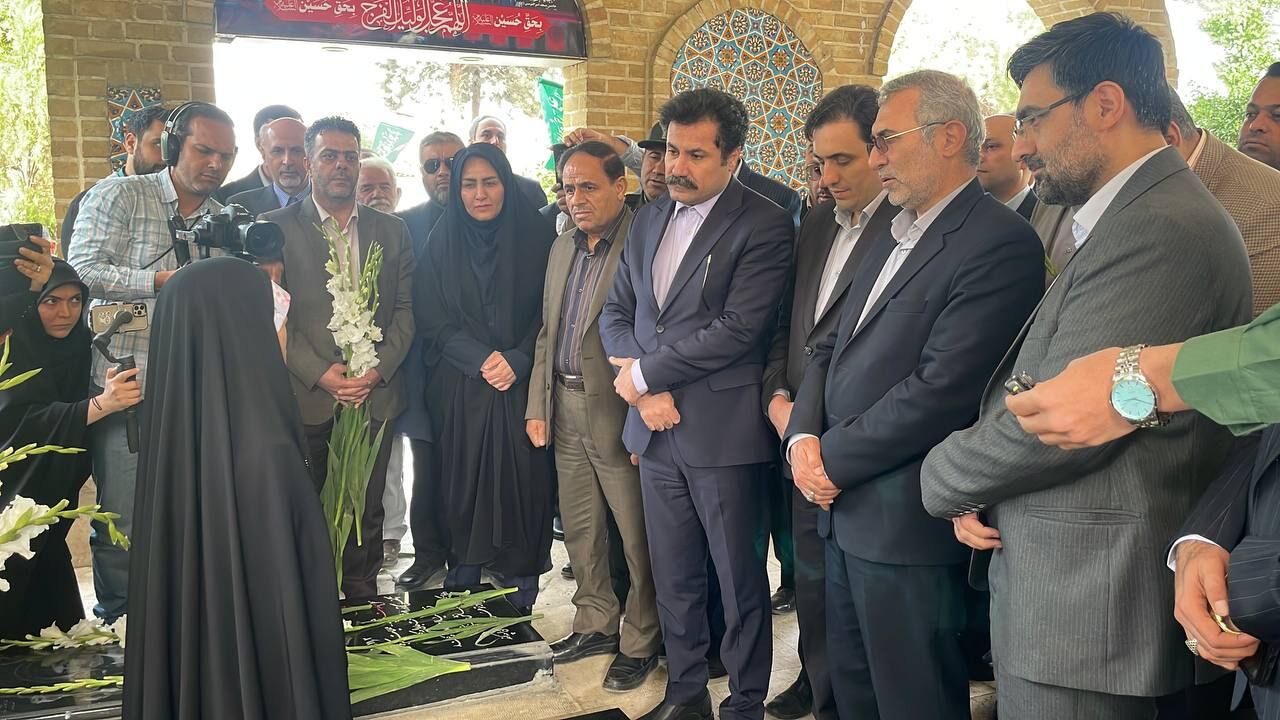 بازدید معاون رئیسجمهور از شهریار با هدف رفع مشکلات حوزه کشاورزی+فیلم بازدید معاون رئیسجمهور از شهریار با هدف رفع مشکلات حوزه کشاورزی+فیلم
