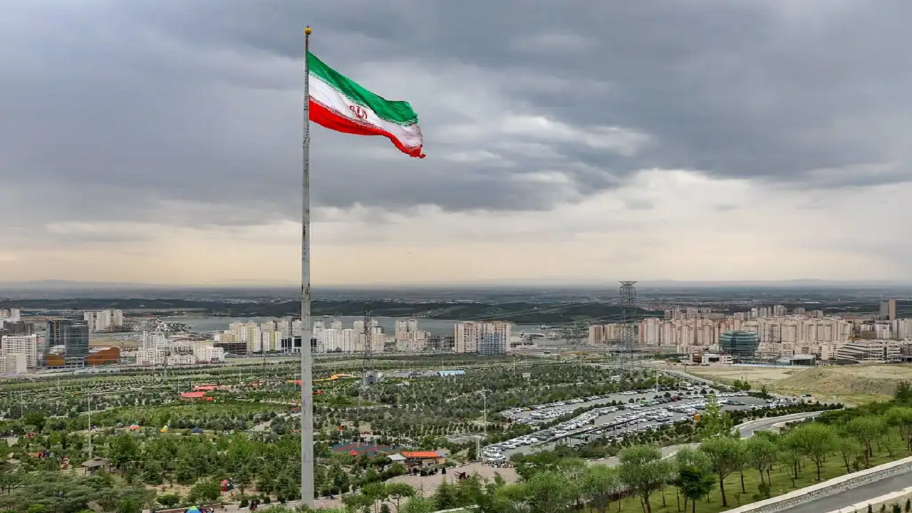ایران ۵۰۰۰ سال در برابر استعمار مقاومت کرده است! ایران ۵۰۰۰ سال در برابر استعمار مقاومت کرده است!