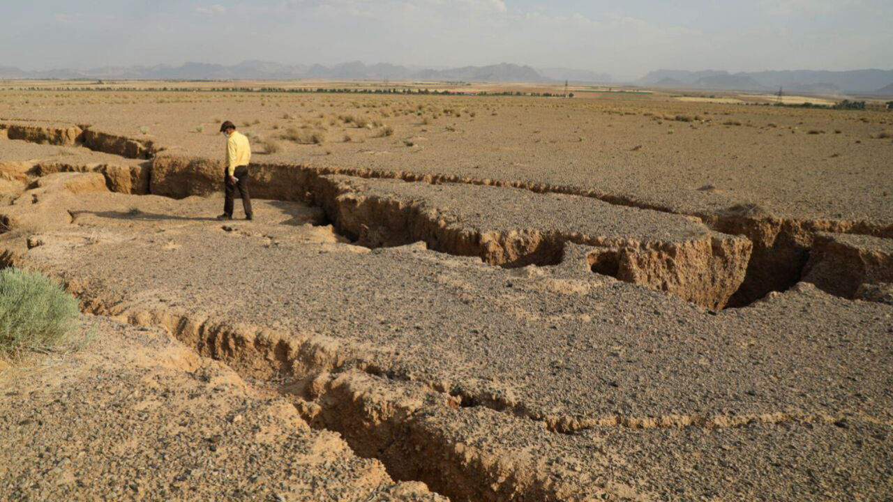فرونشست؛ زندگی روی ۹۰ هزار کیلومتر مربع بحران فرونشست؛ زندگی روی ۹۰ هزار کیلومتر مربع بحران