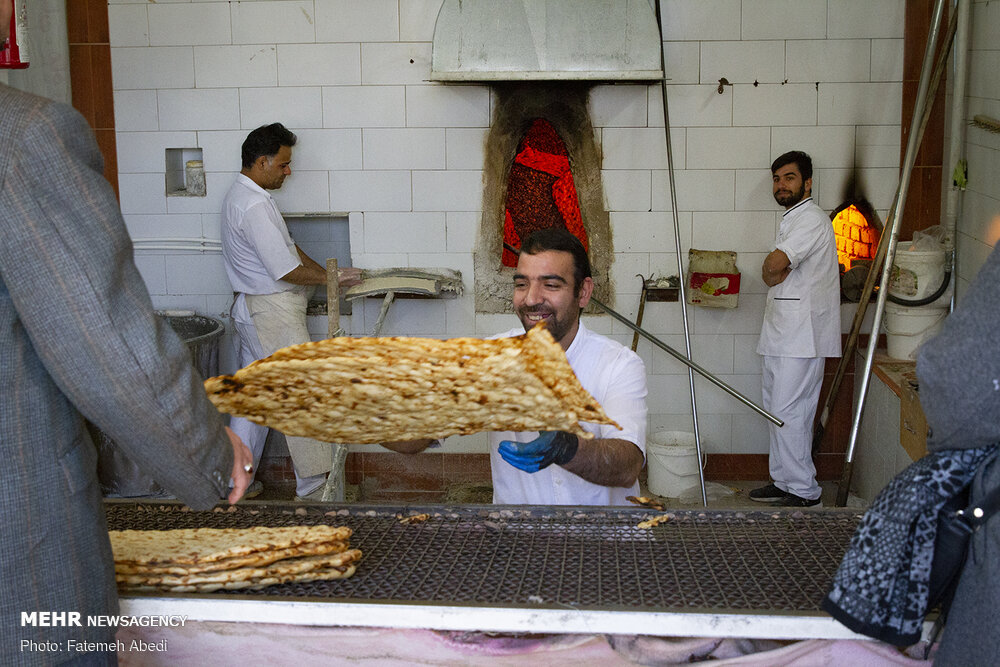 از حقوق روزانه ۵ میلیون تومانی کارگران نانوایی تا سنگک ۲۵ هزار تومانی از حقوق روزانه ۵ میلیون تومانی کارگران نانوایی تا سنگک ۲۵ هزار تومانی