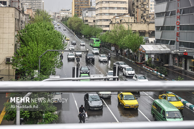 پیش‌بینی وزش باد شدید و رعدوبرق پراکنده در تهران