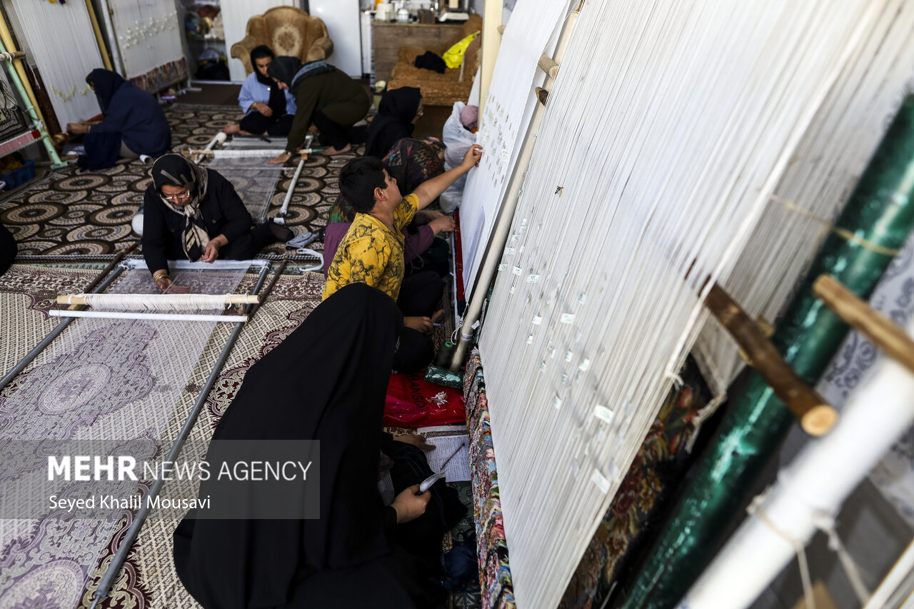 فقط ۱۸۵ هزار بافنده از ۲ میلیون نفر تکلیف قانونی، بیمه هستند فقط ۱۸۵ هزار بافنده از ۲ میلیون نفر تکلیف قانونی، بیمه هستند