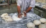 نانوایی‌های سنتی و صنعتی در حال تامین نان مردم؛ کمبود نان نداریم