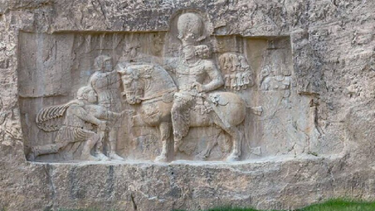 تصویر خبرساز شاپور ساسانی در تهران؛ چرا نتانیاهو به جای امپراتور روم زانو زده است؟ تصویر خبرساز شاپور ساسانی در تهران؛ چرا نتانیاهو به جای امپراتور روم زانو زده است؟