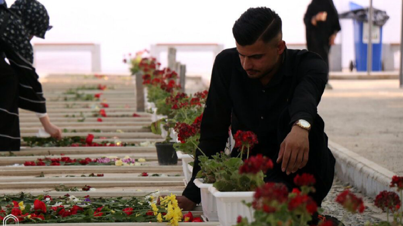 مهندس نفت کشور در قطعه ۴۲ چه میکند؟ مهندس نفت کشور در قطعه ۴۲ چه میکند؟