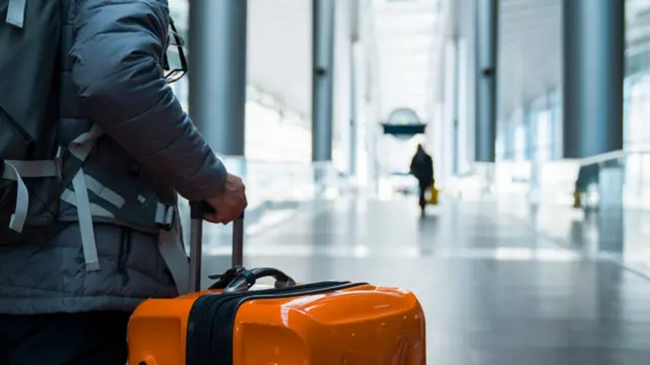خانه غمگین است، بمانیم یا برویم؟