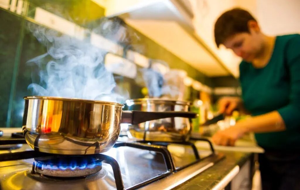 اجاق گاز می‌تواند ریسک آسم و سرطان ریه را افزایش دهد