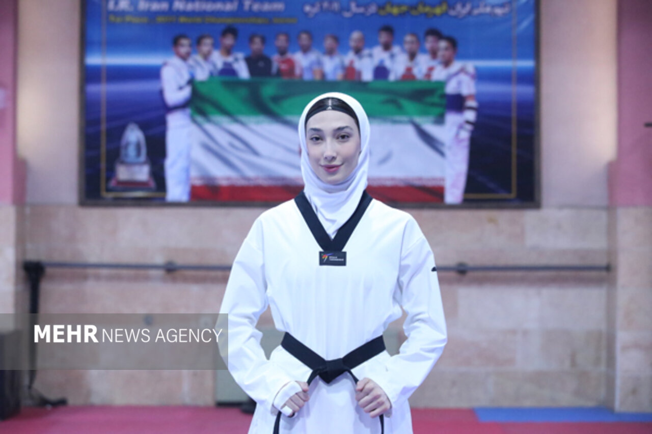 هیچ ایرانی یک وجب از خاکش را به دشمن نمی دهد/ بازهم خواهیم درخشید