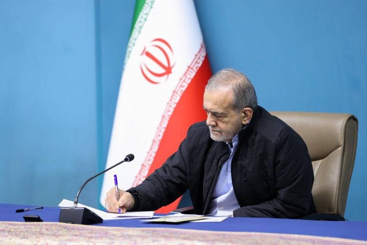 پزشکیان: قدردان همه  پرستاران، پزشکان و کادر درمان هستم