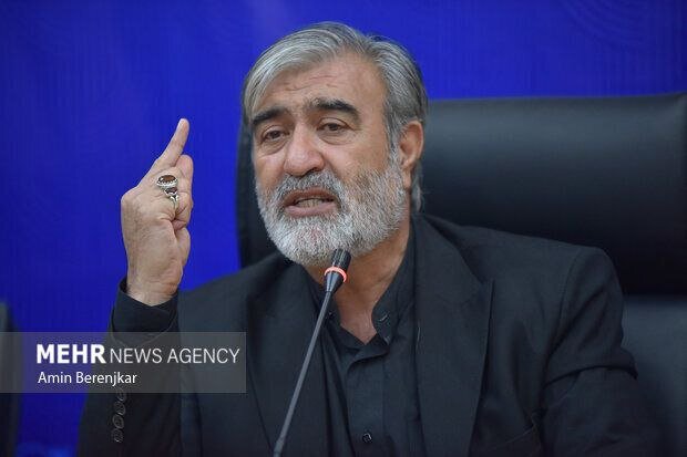 کشتی‌های تجاری با پرداخت عوارض از تنگه هرمز عبور می‌کنند