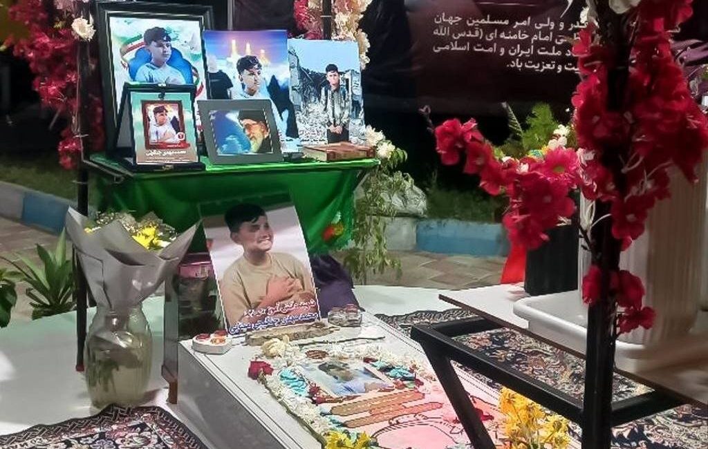 مزار کوچک پرچم‌پوش