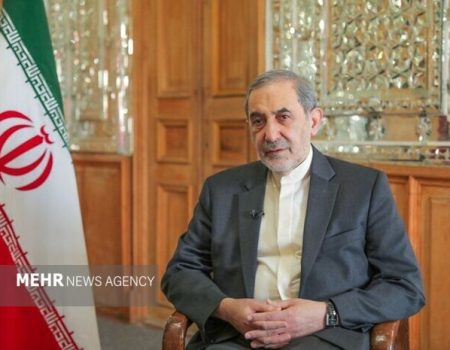 ولایتی: ضامن عینی بقای توافق،⁧‫تنگه هرمز‬⁩ است