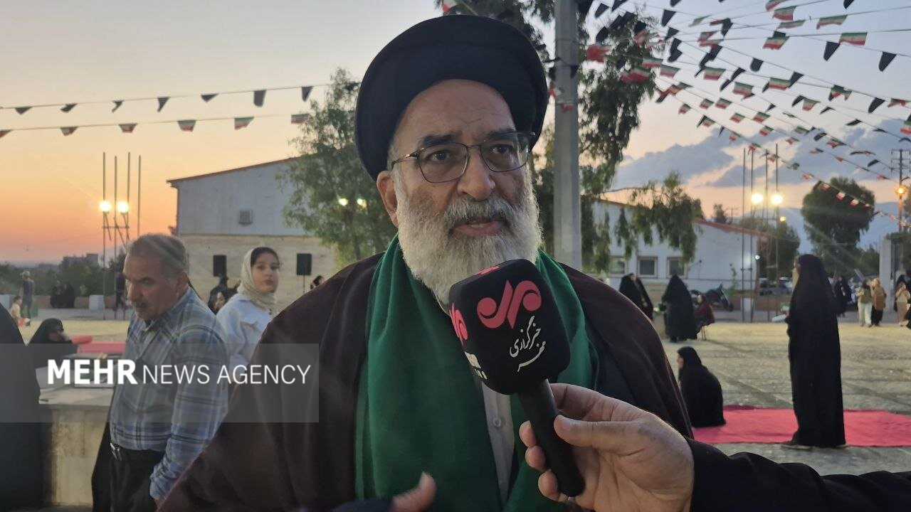 حجت الاسلام محمودی: شهدای ۱۵ خرداد غریبانه شهید و دفن شدند