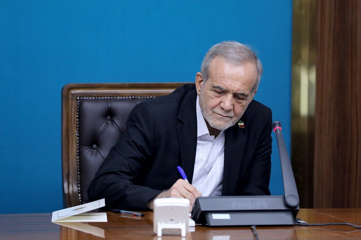 پزشکیان: مقابل هیچ تهدیدی عقب‌نشینی نخواهیم کرد