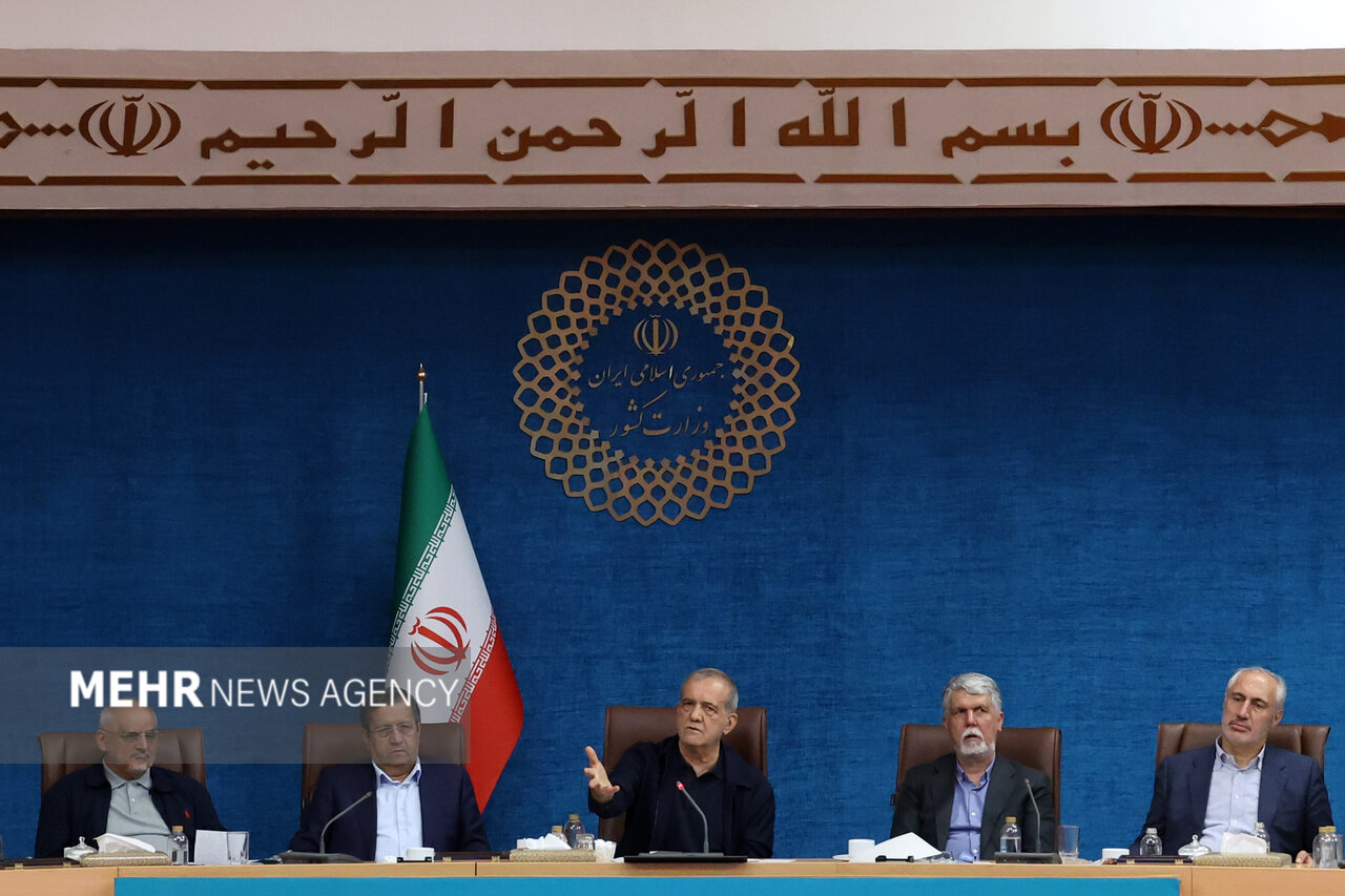 پزشکیان: تیم مذاکره‌کننده از چارچوب‌های تعیین‌شده رهبری عدول نمی‌کند