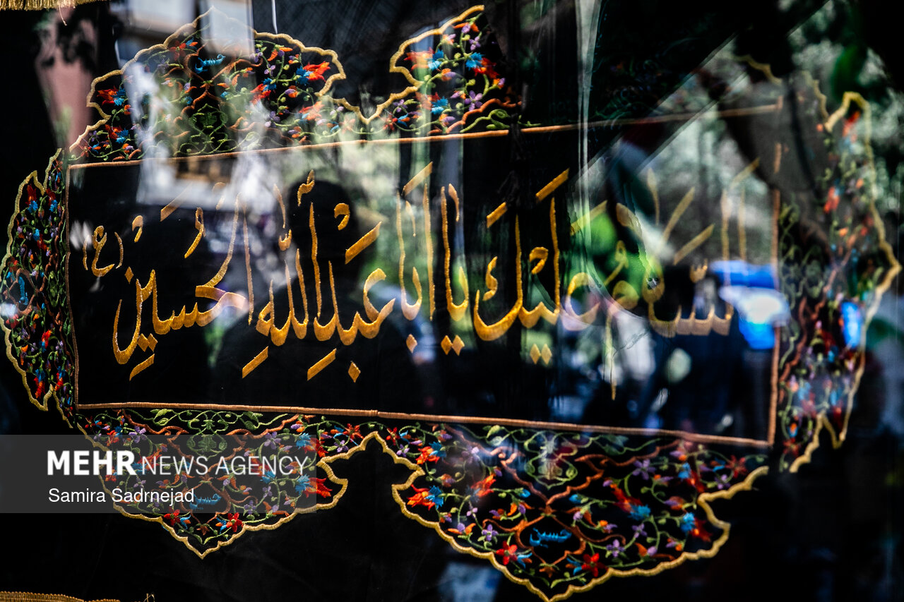 آنها عشق را دور نام حسین علیه‌السلام می‌دوزند