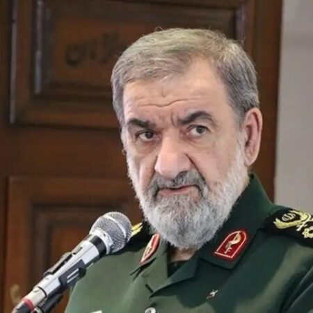 سرلشکر رضایی: بدرقه باشکوه رهبر شهید ناامیدی را به آمریکا تحمیل می‌کند