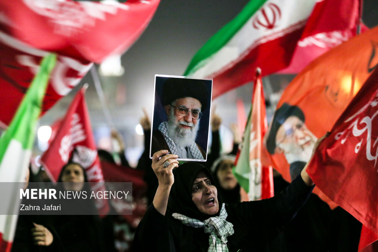 کریمه اهل بیت(س) میزبان«آقای شهید ایران»؛اقامه نماز بر پیکر رهبر شهید