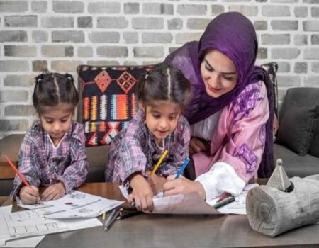 چرا زنان خانه‌دار همچنان در سیاست‌گذاری نادیده گرفته می‌شوند؟