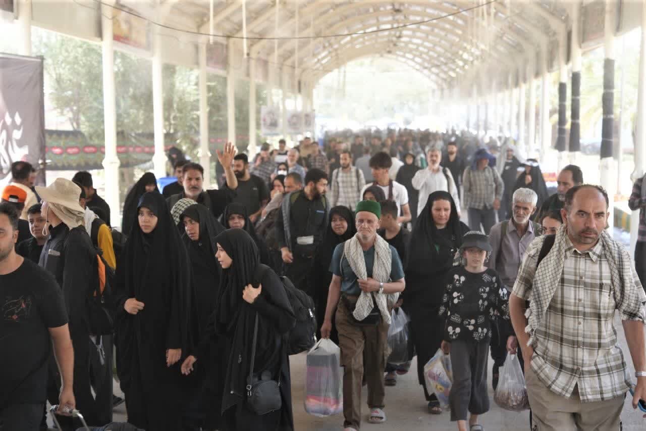 تردد پرشور و روان زائران اربعین از پایانه مرزی سومار