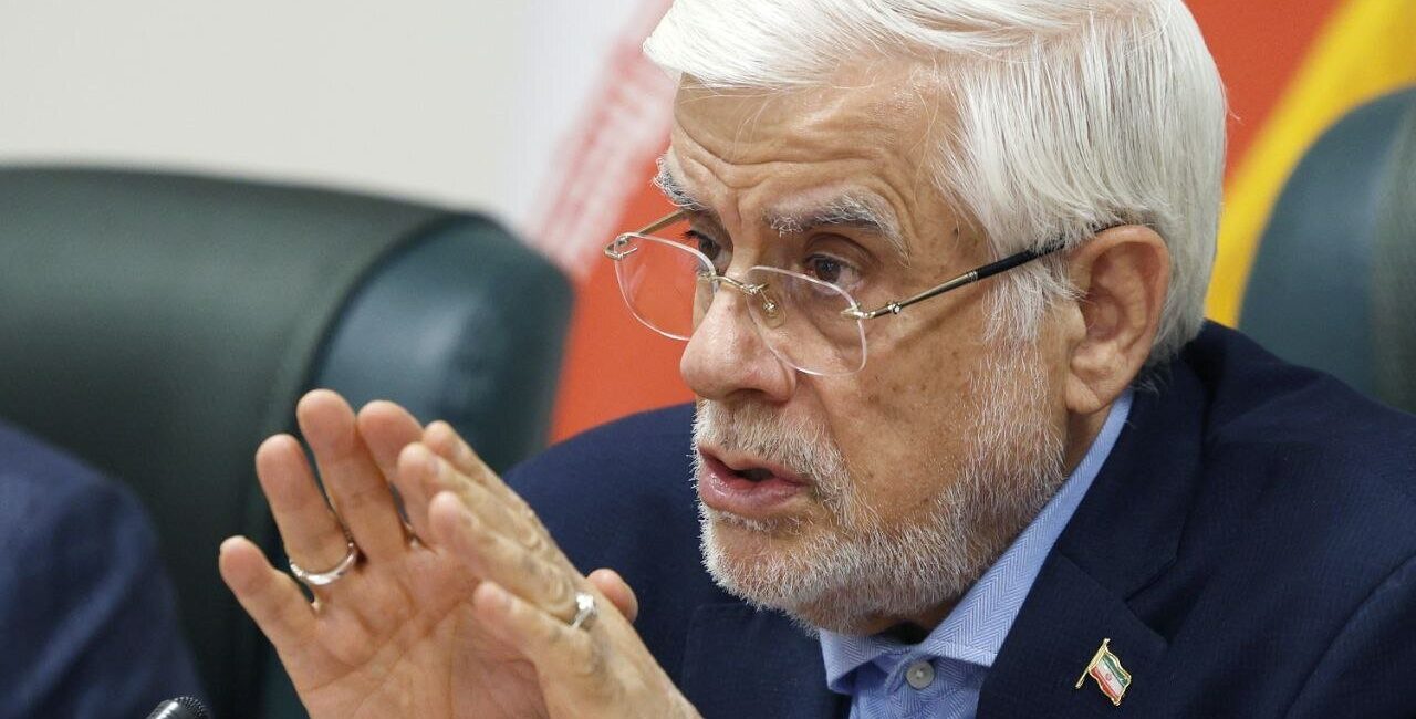 عارف: اختلافات داخلی دولت را به افکار عمومی بکشانید، عزل خواهید شد