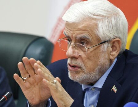 عارف: اختلافات داخلی دولت را به افکار عمومی بکشانید، عزل خواهید شد