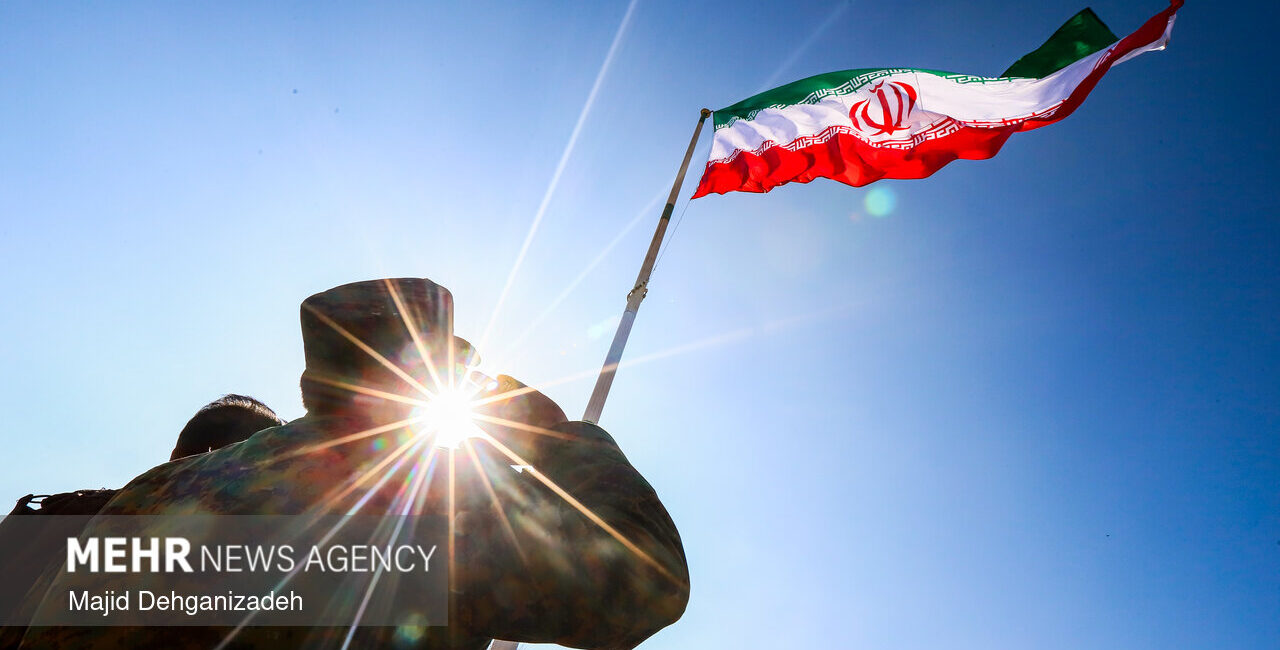 ای وطن! با تو بسته‌ام عهدی/ جانم از آنِ توست، تن تا هست  