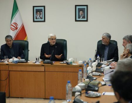 عارف: حل مسائل فرهنگی با بخشنامه پیش نمی‌رود
